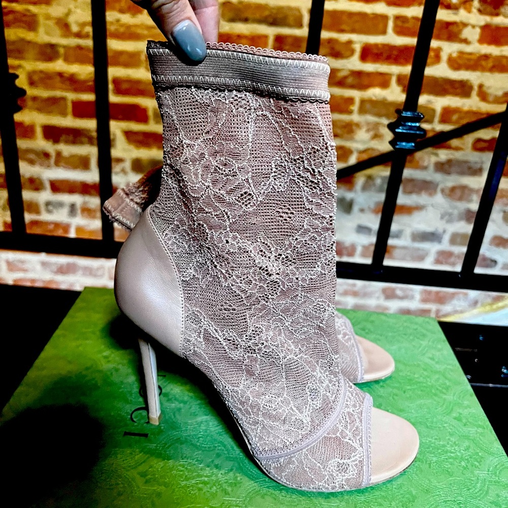 Gianvito Rossi Lace Booties | Size 39.5